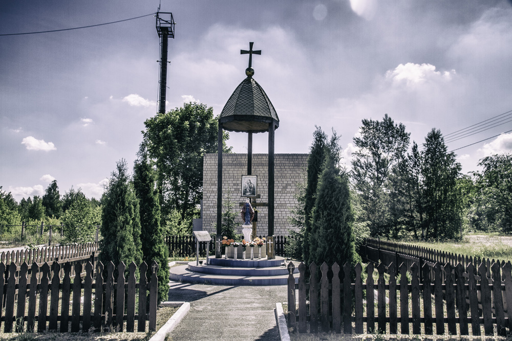small chapel near the entrace to Chernobyl nuclear exclusion zone